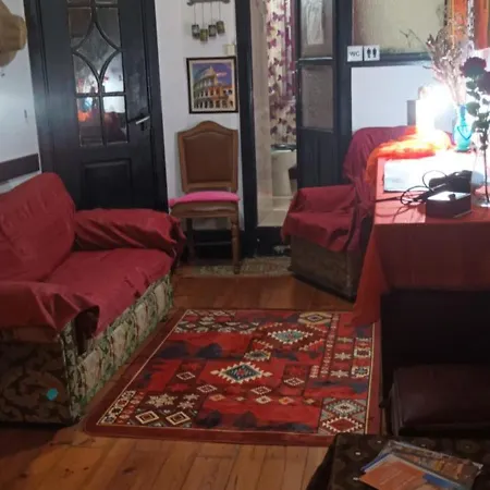 בית אירוח Al- Almada 4 *