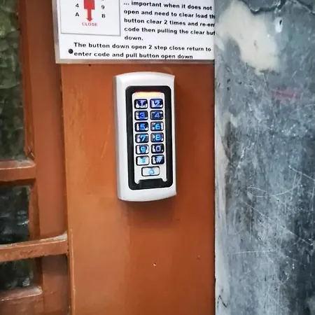 בית אירוח Al- Almada 4 *